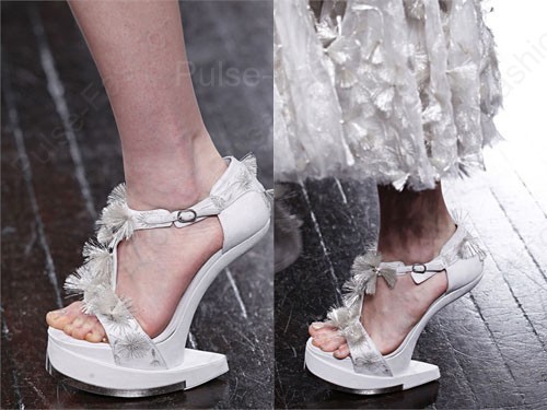 Стильная и модная свадебная обувь 