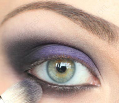 вечерний мейкап глаз фиолетовых цветов для брюнеток